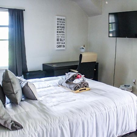 Master Bedroom In Home Away From Home Detroit Luaran gambar