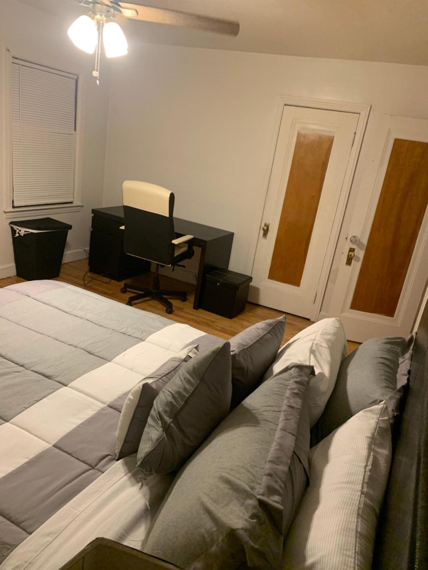 Master Bedroom In Home Away From Home Detroit Luaran gambar